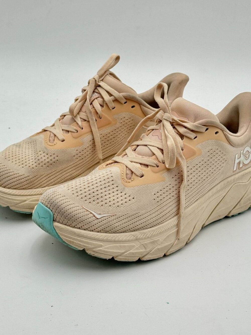 HOKA ONE ONE Arahi 7 Womens 7.5B Running Shoes Tan Workout Gym Training Comfort